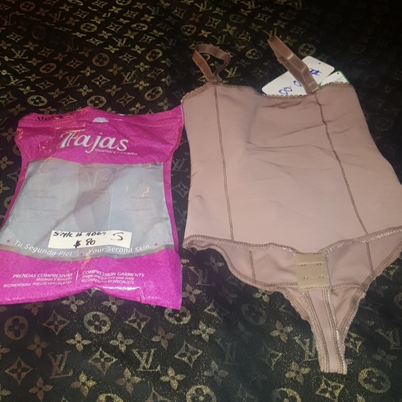 Fajas - Picture 2 of 2